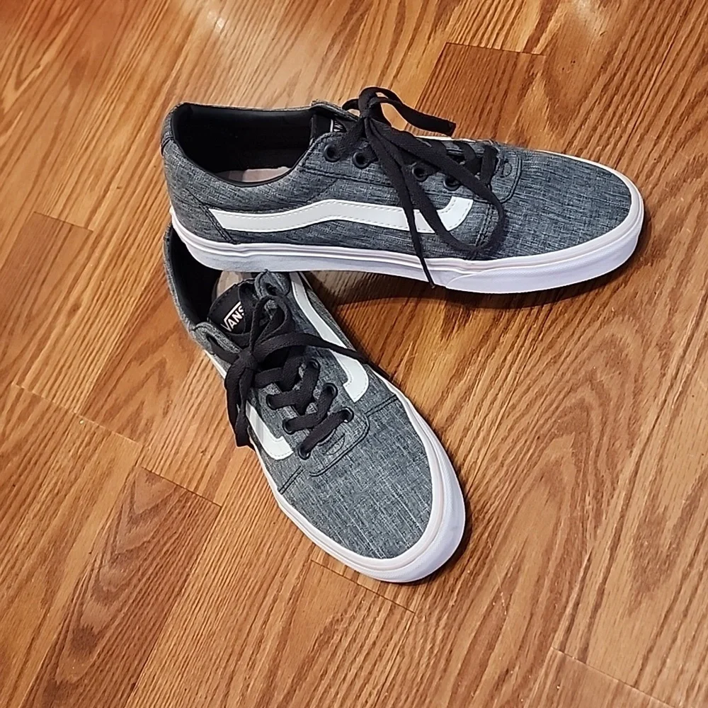 Vans gray an pink size9.5‎